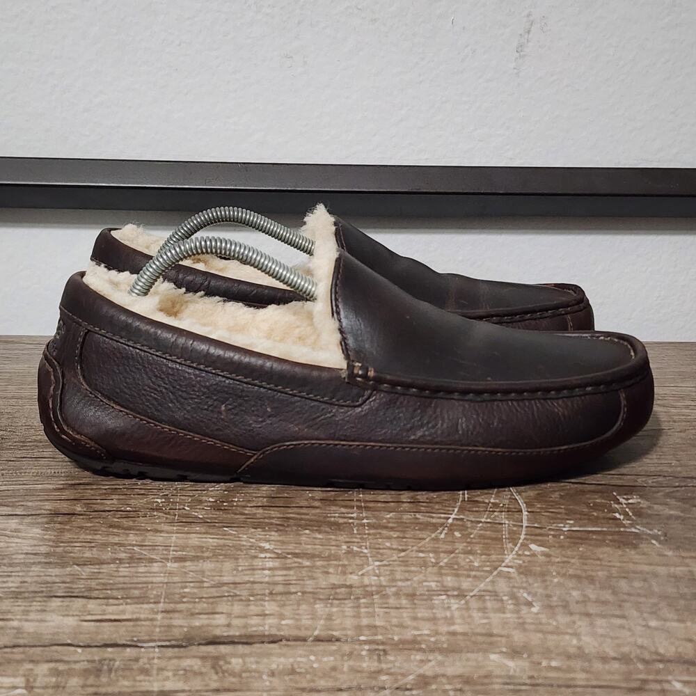 UGG Ascot Men's Leather Sheepskin Lined Slippers Moccasins Size 11 Brown - Picture 3 of 9